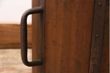 アンティーク雑貨　古い木の風合いが味わい深い取っ手付きの一斗升(マス)(R-046496)