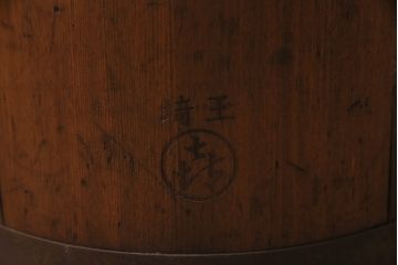 アンティーク雑貨　古い木の風合いが味わい深い取っ手付きの一斗升(マス)(R-046496)