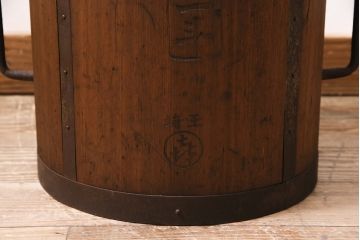 アンティーク雑貨　古い木の風合いが味わい深い取っ手付きの一斗升(マス)(R-046496)