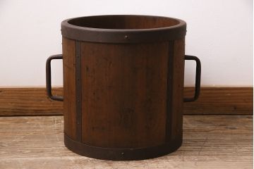 アンティーク雑貨　古い木の風合いが味わい深い取っ手付きの一斗升(マス)(R-046496)