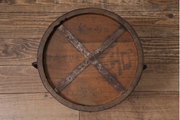 アンティーク雑貨　古い木の風合いが味わい深い取っ手付きの一斗升(マス)(R-046496)