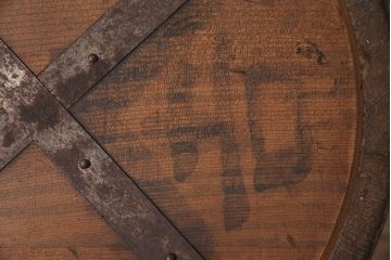 アンティーク雑貨　古い木の風合いが味わい深い取っ手付きの一斗升(マス)(R-046496)