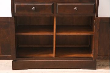 中古　北海道民芸家具　HM160K　落ち着いた色合いが上品な食器棚(本箱、収納棚、飾り棚、キャビネット)(R-046497)