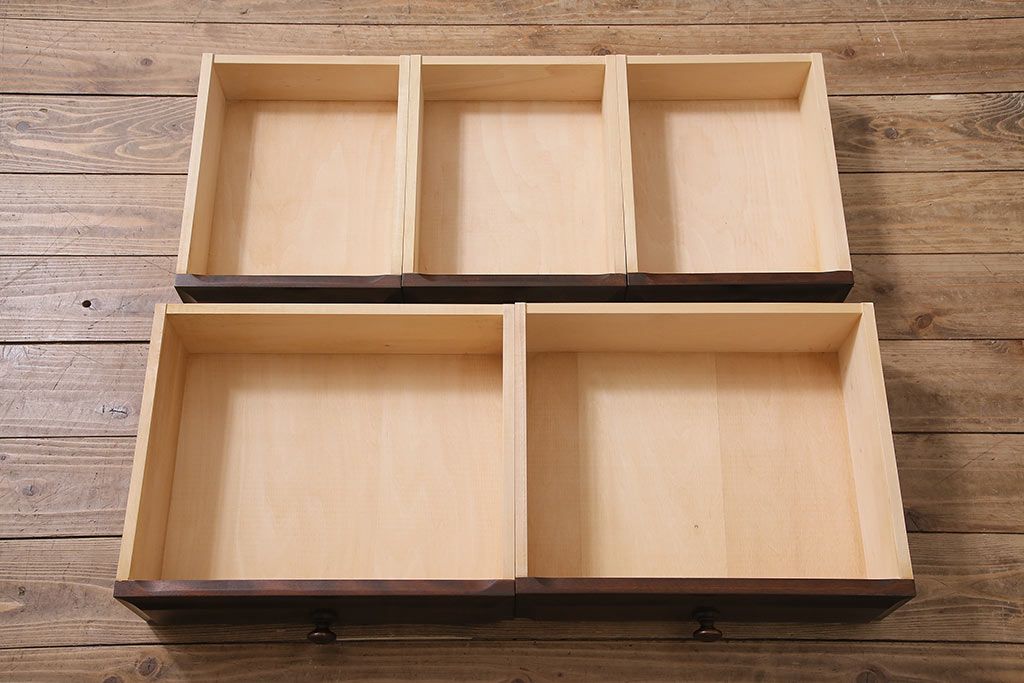 中古　北海道民芸家具　HM160K　落ち着いた色合いが上品な食器棚(本箱、収納棚、飾り棚、キャビネット)(R-046497)