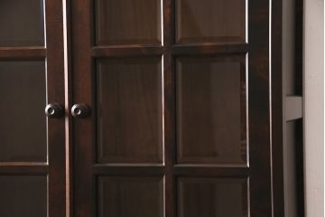 中古　北海道民芸家具　HM160K　落ち着いた色合いが上品な食器棚(本箱、収納棚、飾り棚、キャビネット)(R-046497)