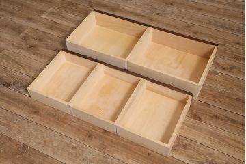 中古　北海道民芸家具　HM160K　シックな佇まいが素敵な高級感漂う食器棚(本箱、収納棚、飾り棚、キャビネット)(R-046498)