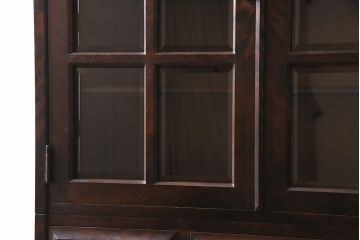 中古　北海道民芸家具　HM160K　シックな佇まいが素敵な高級感漂う食器棚(本箱、収納棚、飾り棚、キャビネット)(R-046498)