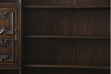 イギリスアンティーク　オーク材　シックで気品のあるキャビネット(サイドボード、棚、飾り棚、収納棚)(R-046499)