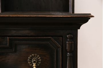 イギリスアンティーク　オーク材　シックで気品のあるキャビネット(サイドボード、棚、飾り棚、収納棚)(R-046499)