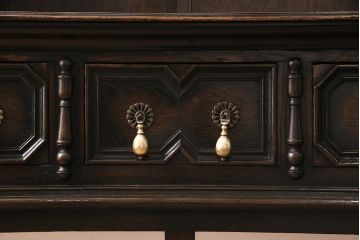 イギリスアンティーク　オーク材　シックで気品のあるキャビネット(サイドボード、棚、飾り棚、収納棚)(R-046499)