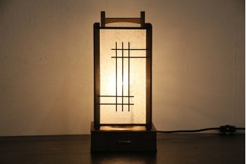 ビンテージ照明　和紙が貼られた情緒漂うスタンドライト(間接照明、テーブルライト、行灯、行燈)(R-046500)