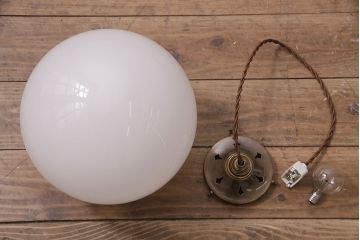 アンティーク照明　昭和中期　シンプルな球体の天井照明(吊り下げ照明、ペンダントライト)(R-046502)