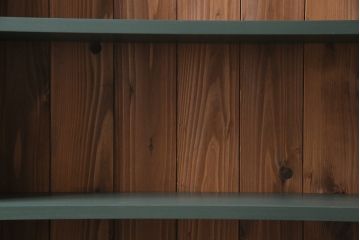 ラフジュ工房オリジナル　ペイント家具　古材使用　シックな雰囲気の薄型ブックシェルフ(収納棚、本棚、ウッドシェルフ)(R-046507)