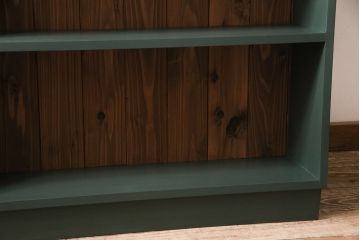 ラフジュ工房オリジナル　ペイント家具　古材使用　シックな雰囲気の薄型ブックシェルフ(収納棚、本棚、ウッドシェルフ)(R-046507)