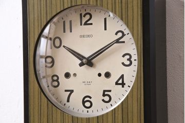 アンティーク時計　昭和中期　SEIKO(セイコー)　ゼンマイ式　カレンダー付き　30DAY　渋いデザインの掛け時計(柱時計、振り子時計)(R-046512)