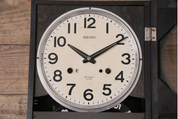 アンティーク時計　昭和中期　SEIKO(セイコー)　ゼンマイ式　カレンダー付き　30DAY　渋いデザインの掛け時計(柱時計、振り子時計)(R-046512)