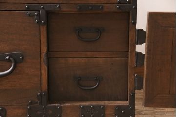 アンティーク家具　明治大正期　前面桐材　鋲金具が存在感のあるローボード(時代箪笥、ローチェスト、テレビ台)(R-046533)