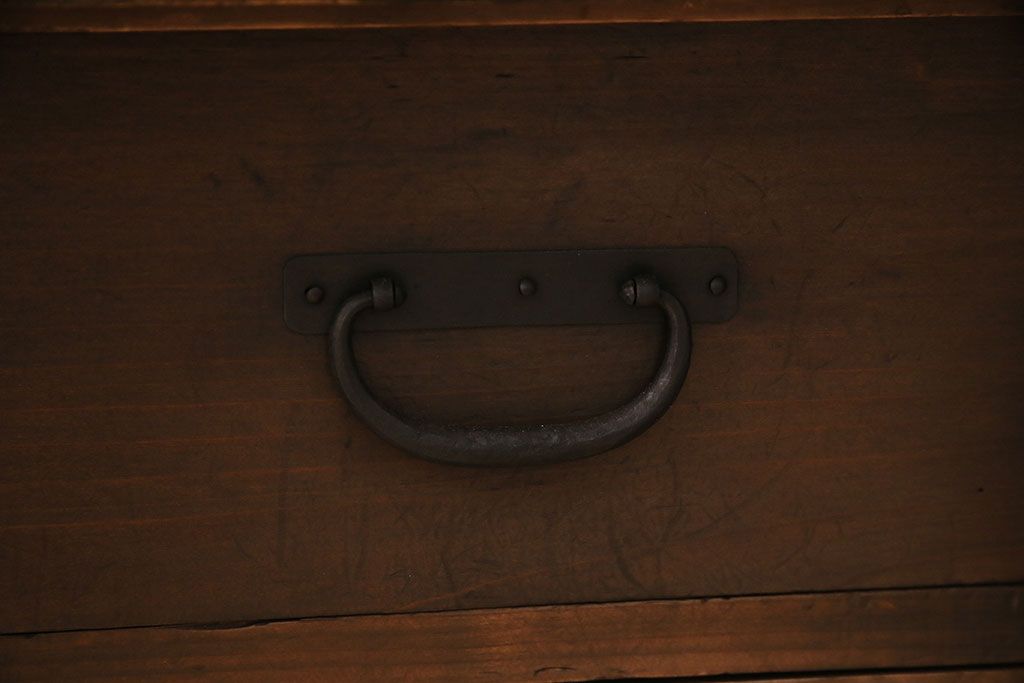 アンティーク家具　明治大正期　前面桐材　鋲金具が存在感のあるローボード(時代箪笥、ローチェスト、テレビ台)(R-046533)