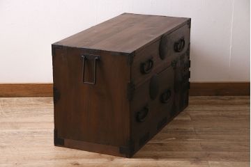 アンティーク家具　明治大正期　前面桐材　鋲金具が存在感のあるローボード(時代箪笥、ローチェスト、テレビ台)(R-046533)