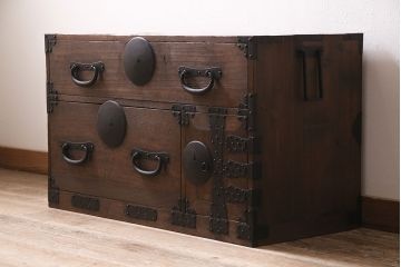 アンティーク家具　明治大正期　前面桐材　鋲金具が存在感のあるローボード(時代箪笥、ローチェスト、テレビ台)(R-046533)