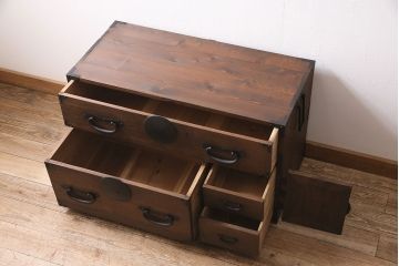 アンティーク家具　明治大正期　前面桐材　鋲金具が存在感のあるローボード(時代箪笥、ローチェスト、テレビ台)(R-046533)