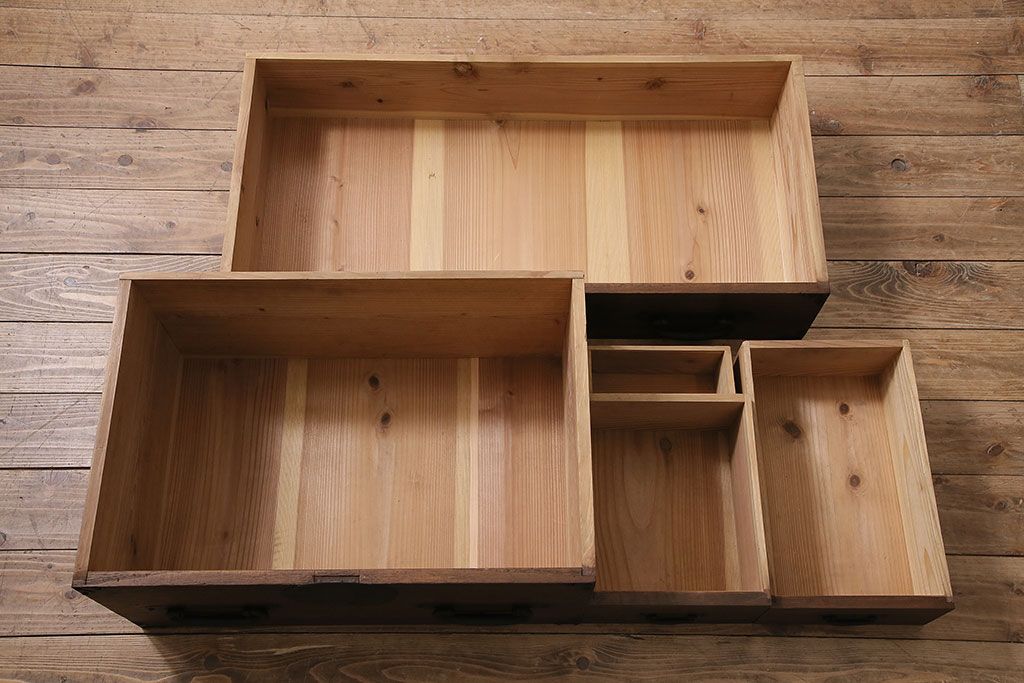 アンティーク家具　明治大正期　前面桐材　鋲金具が存在感のあるローボード(時代箪笥、ローチェスト、テレビ台)(R-046533)