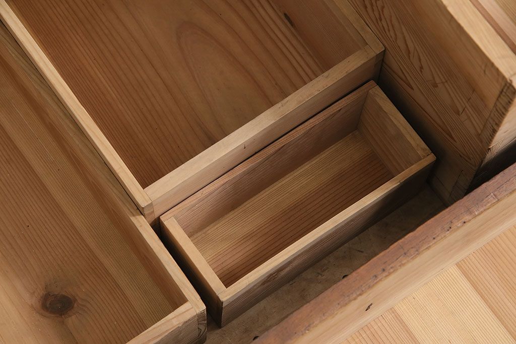 アンティーク家具　明治大正期　前面桐材　鋲金具が存在感のあるローボード(時代箪笥、ローチェスト、テレビ台)(R-046533)