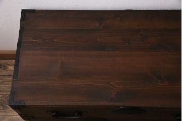 アンティーク家具　明治大正期　前面桐材　鋲金具が存在感のあるローボード(時代箪笥、ローチェスト、テレビ台)(R-046533)