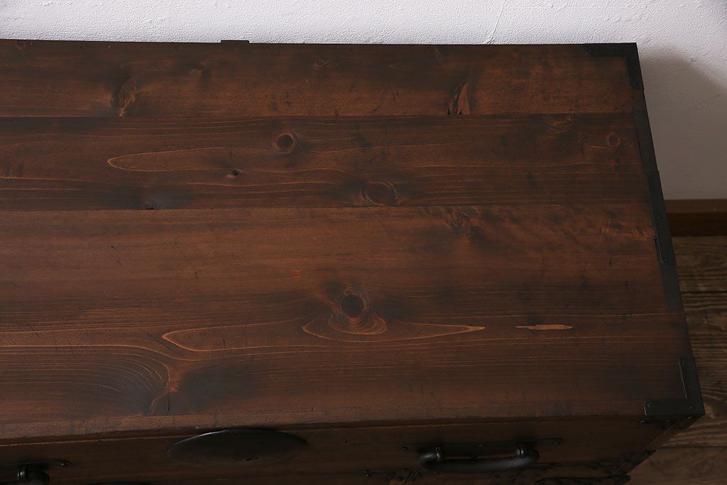 アンティーク家具　明治大正期　前面桐材　鋲金具が存在感のあるローボード(時代箪笥、ローチェスト、テレビ台)(R-046533)