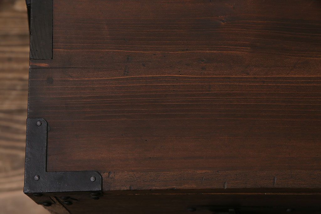 アンティーク家具　明治大正期　前面桐材　鋲金具が存在感のあるローボード(時代箪笥、ローチェスト、テレビ台)(R-046533)