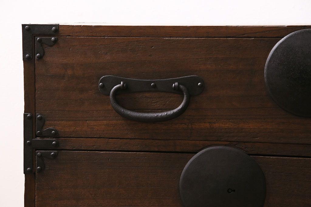 アンティーク家具　明治大正期　前面桐材　鋲金具が存在感のあるローボード(時代箪笥、ローチェスト、テレビ台)(R-046533)