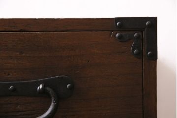 アンティーク家具　明治大正期　前面桐材　鋲金具が存在感のあるローボード(時代箪笥、ローチェスト、テレビ台)(R-046533)