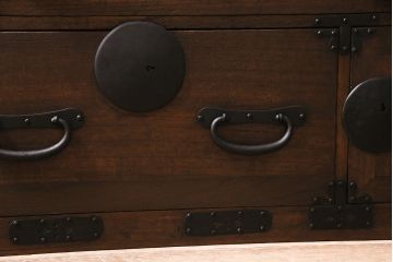 アンティーク家具　明治大正期　前面桐材　鋲金具が存在感のあるローボード(時代箪笥、ローチェスト、テレビ台)(R-046533)