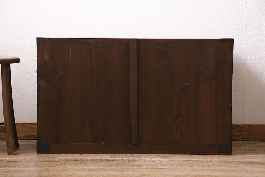 アンティーク家具　明治大正期　前面桐材　鋲金具が存在感のあるローボード(時代箪笥、ローチェスト、テレビ台)(R-046533)