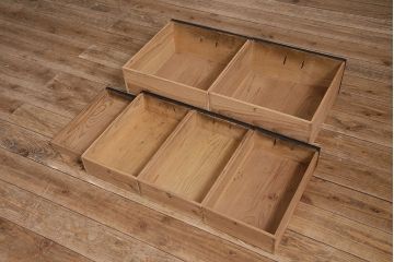 アンティーク家具　昭和初期　ペイント　脚付き　落ち着いた色合いが魅力の戸棚(収納棚、食器棚)(R-046537)
