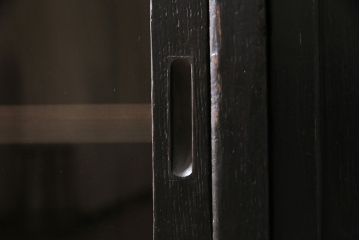 アンティーク家具　昭和初期　ペイント　脚付き　落ち着いた色合いが魅力の戸棚(収納棚、食器棚)(R-046537)