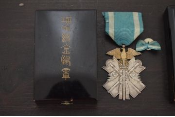 当時物　功七級金鵄勲章など6点(五等瑞宝章、速射砲徽章)(R-046540)