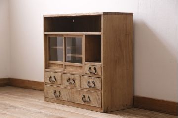 アンティーク家具　昭和初期　ストリップド(剥離)　味のある木肌が魅力の茶箪笥(飾り棚、収納棚)(R-046588)