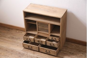 アンティーク家具　昭和初期　ストリップド(剥離)　味のある木肌が魅力の茶箪笥(飾り棚、収納棚)(R-046588)