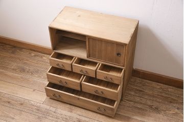 アンティーク家具　昭和初期　ストリップド(剥離)　桐材　可愛らしいサイズ感が魅力の小タンス(戸棚、収納棚、チェスト)(R-046589)