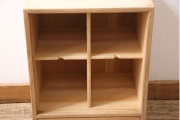 アンティーク家具　昭和中期　ヒノキ材　引き出し付き　倹飩(けんどん)式扉の小物収納箱(収納棚)(R-046590)