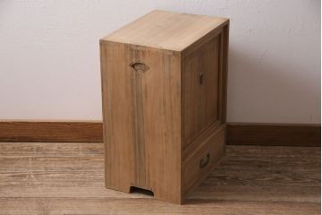 アンティーク家具　昭和中期　ヒノキ材　引き出し付き　倹飩(けんどん)式扉の小物収納箱(収納棚)(R-046590)