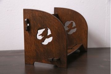 アンティーク家具　昭和初期　大正ロマン　ナラ材　鳥の透かし彫りが施されたブックスタンド(本立て)(R-046593)
