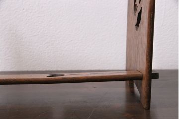 アンティーク家具　昭和初期　大正ロマン　ナラ材　鳥の透かし彫りが施されたブックスタンド(本立て)(R-046593)