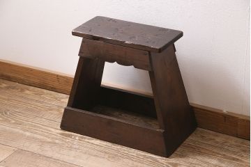 アンティーク家具　昭和初期　スギ材　味のある風合いが魅力の踏み台(ステップ、飾り台、花台)(R-046595)