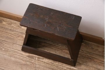 アンティーク家具　昭和初期　スギ材　味のある風合いが魅力の踏み台(ステップ、飾り台、花台)(R-046595)