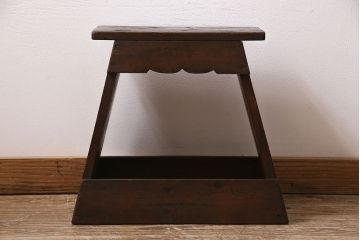 アンティーク家具　昭和初期　スギ材　味のある風合いが魅力の踏み台(ステップ、飾り台、花台)(R-046595)