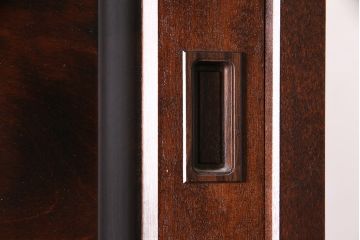 中古　北海道民芸家具　#530　和洋どちらのお部屋にも馴染みやすい戸棚付き整理タンス(衣装箪笥、重ねタンス)(R-046596)