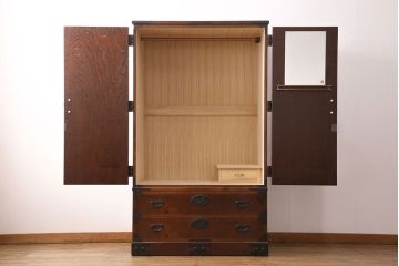 中古　国産　民芸家具　和の風格漂う上質なつくりのワードローブ(洋服タンス、衣装箪笥)(R-046598)