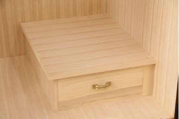 中古　国産　民芸家具　和の風格漂う上質なつくりのワードローブ(洋服タンス、衣装箪笥)(R-046598)